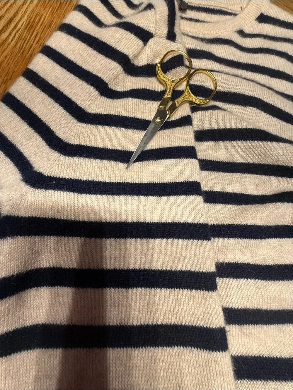 Crew 100% Cashmere Striped Crewneck Sweater Navy Cream Men’s Medium